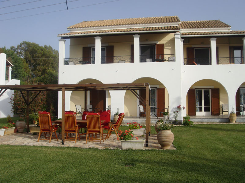 005 Sitting Area in the Garden Villa Eleftheria accommodation in corfu